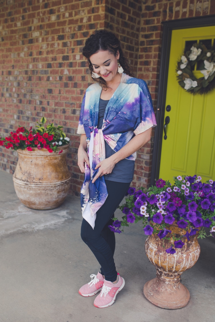 abstract art kimono athleisure wear styled several ways // fitness // pure barre style // what to wear to pure barre with Heather Brown of MyLifeWellLoved.com