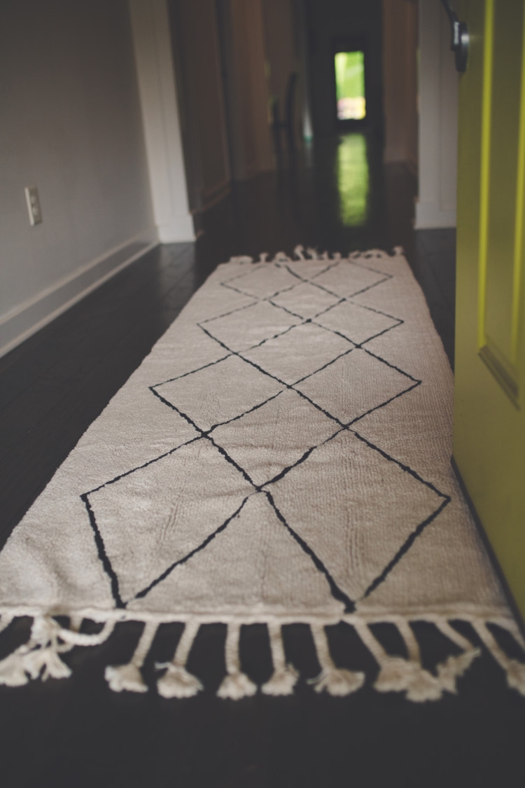 Cozy home decor by AL blogger My Life Well Loved // Entryway decor // Lorena Canals rug