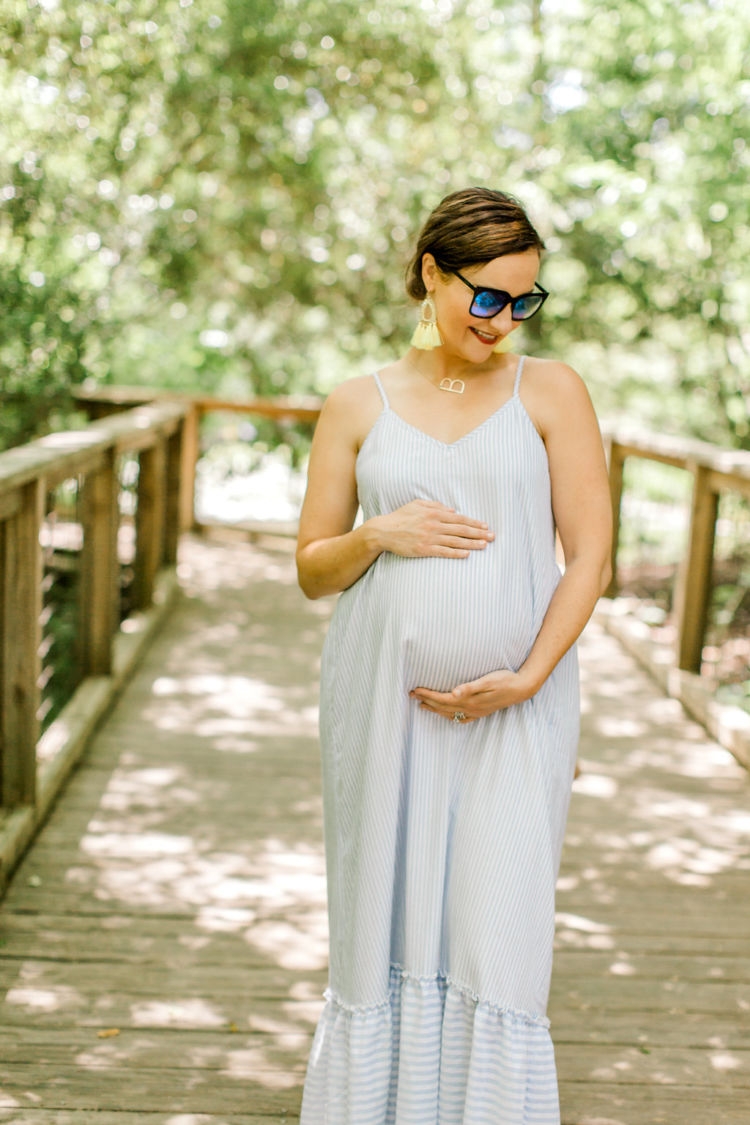 Twenty-five weeks pregnant bumpdate from Alabama mom blogger Heather of MyLifeWellLoved.com // maternity clothes // second trimester #maternity #momwear