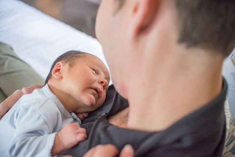 What to Wear for Family Pictures by Heather Brown at MyLifeWellLoved.com // #familyphotos #newbornphotos #style #fashion