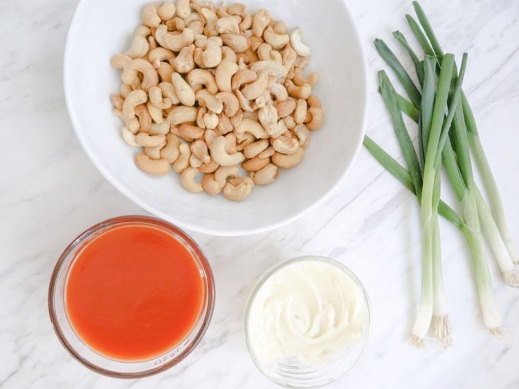 Buffalo Chicken Sweet Potatoes by Alabama Blogger Heather Brown at MLWL // #whole30 #easydinner #paleo #easymeal #cleaneating