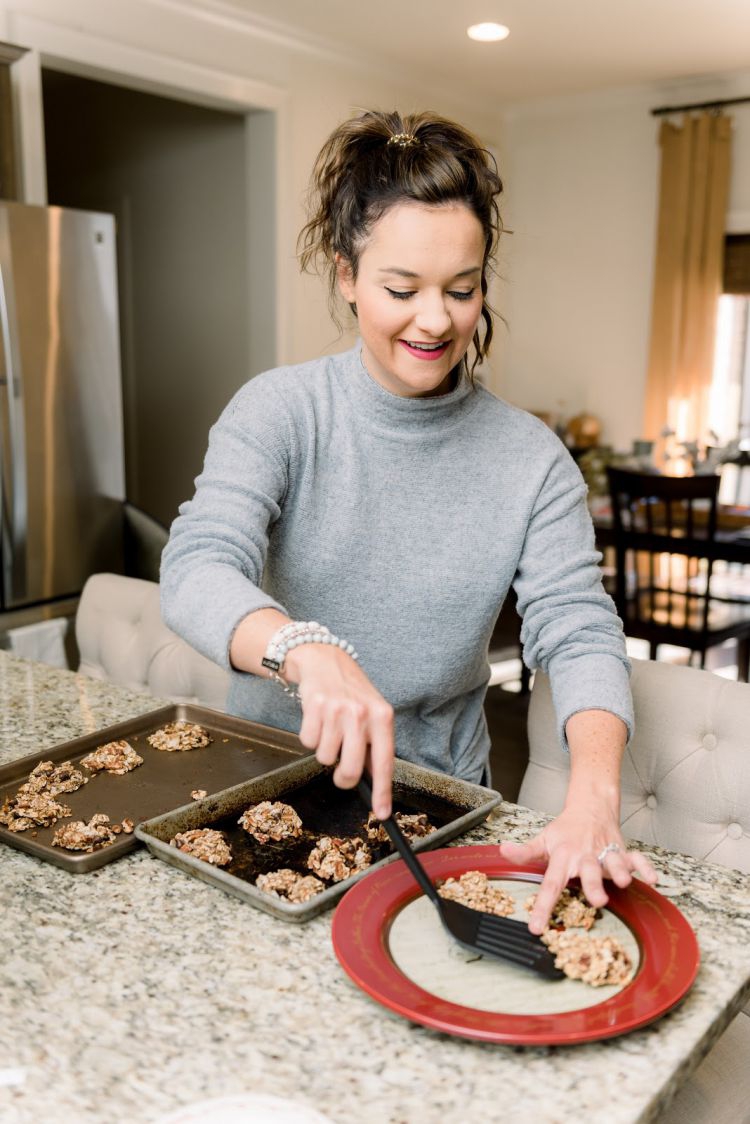 Lightened up oatmeal cinnamon cookie recipe that is perfect for Santa or Christmas with the convenience of Publix Deliver by My Life Well Loved // #cookierecipe #healthycookie #easycookie #Christmascookie