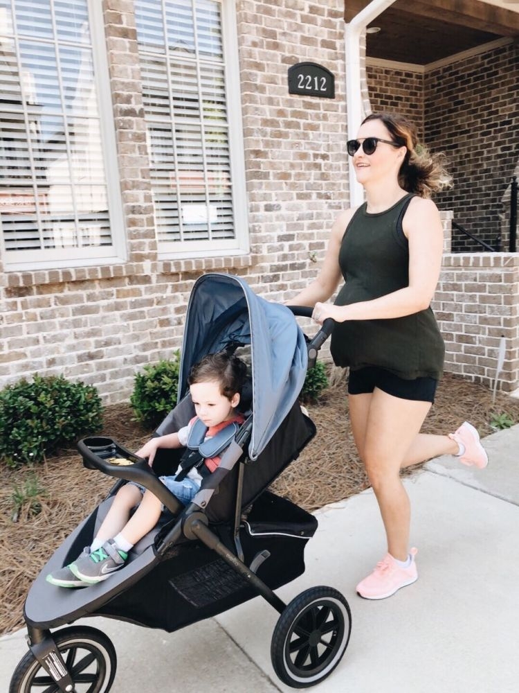 Popular Alabama fitness blogger shares her experience with returning to a post pregnancy workout routine including do's and don'ts to exercising postpartum // #postpartumworkout #bodyafterbaby #momlife #fitness