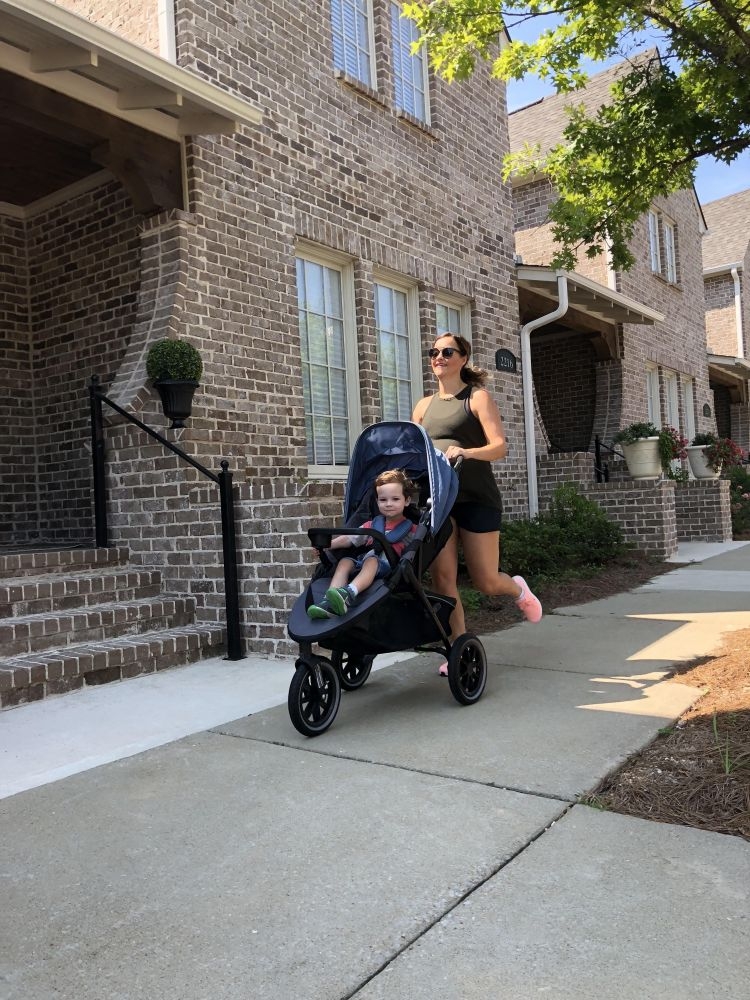 Popular Alabama fitness blogger shares her experience with returning to a post pregnancy workout routine including do's and don'ts to exercising postpartum // #postpartumworkout #bodyafterbaby #momlife #fitness