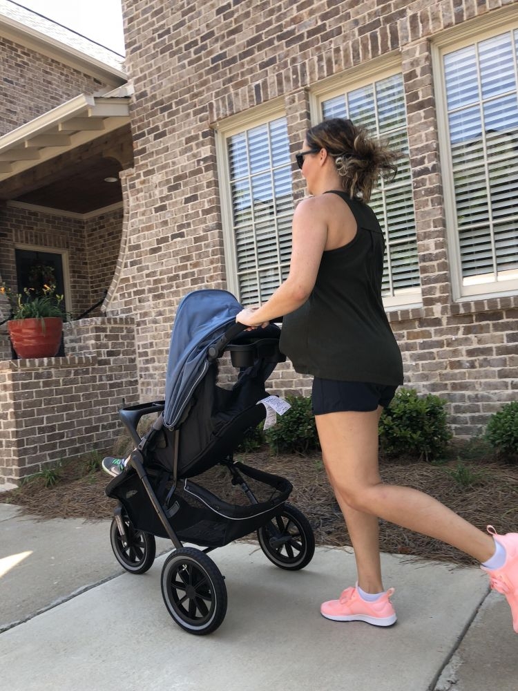 Popular Alabama fitness blogger shares her experience with returning to a post pregnancy workout routine including do's and don'ts to exercising postpartum // #postpartumworkout #bodyafterbaby #momlife #fitness