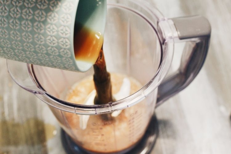 Quick & Easy Paleo Coffee Recipe: Cinnamon Vanilla Latte by Heather at MyLifeWellLoved.com // #paleo #coffee #easyrecipe #healthy