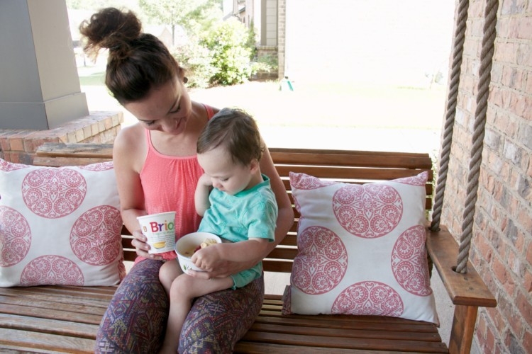 how to entertain a toddler - tips and tricks from Heather Brown of MyLifeWellLoved.com // Mom athleisure wear // front porch swing