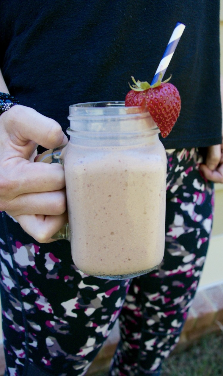 Chocolate Milk Recovery Smoothie // a2 milk for my toddler // WOrkout recovery smoothie from Heather Brown of MyLifeWellLoved.com // athleisure wear