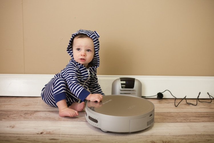 Bobi Pet Robotic Vacuum Review // Ways to Simplify Your Life from healthy lifestyle blogger heather of mylifewellloved.com