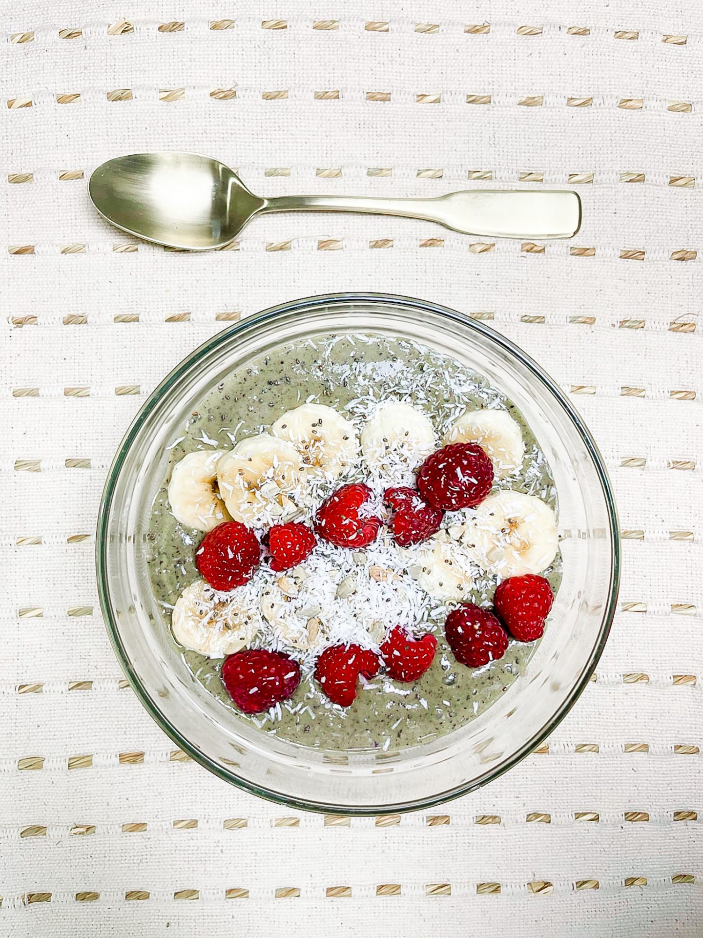 Healthy Breakfast Ideas: Green Smoothie Bowl Recipe by Alabama Food + Health blogger, Heather Brown // My Life Well Loved
