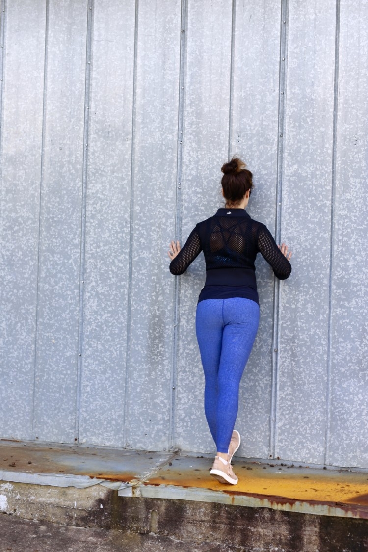 Holiday Honey Hustle Challenge Athleisure // Post WOrkout Stretch Video // alo yoga shell jacket // athleisure look from alabama blogger Heather of MyLifeWellLoved.com - Post Workout Stretches by Alabama fitness blogger My Life Well Loved