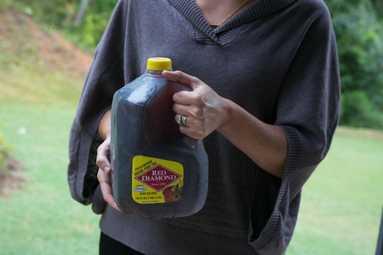 Delicious & Lightened Up BBQ Chicken Dip by Alabama health blogger My Life Well Loved // Football Tailgate recipe // Barbecue Chicken Dip Appetizer // Appetizer Recipe // Red Diamond Tea 