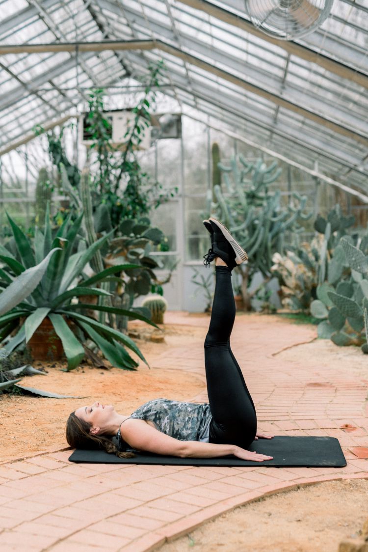 Health + fitness blogger, Heather Brown at My Life Well Loved shares her quick core challenge workout for tightening and strengthening abdominal muscles // #core #corechallenge #quickabworkout #diastasisrecti