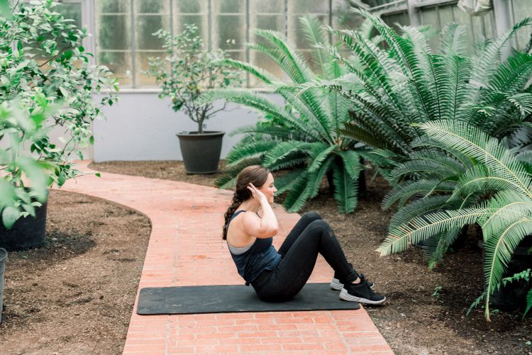 Health + fitness blogger, Heather Brown at My Life Well Loved shares her quick core challenge workout for tightening and strengthening abdominal muscles // #core #corechallenge #quickabworkout #diastasisrecti