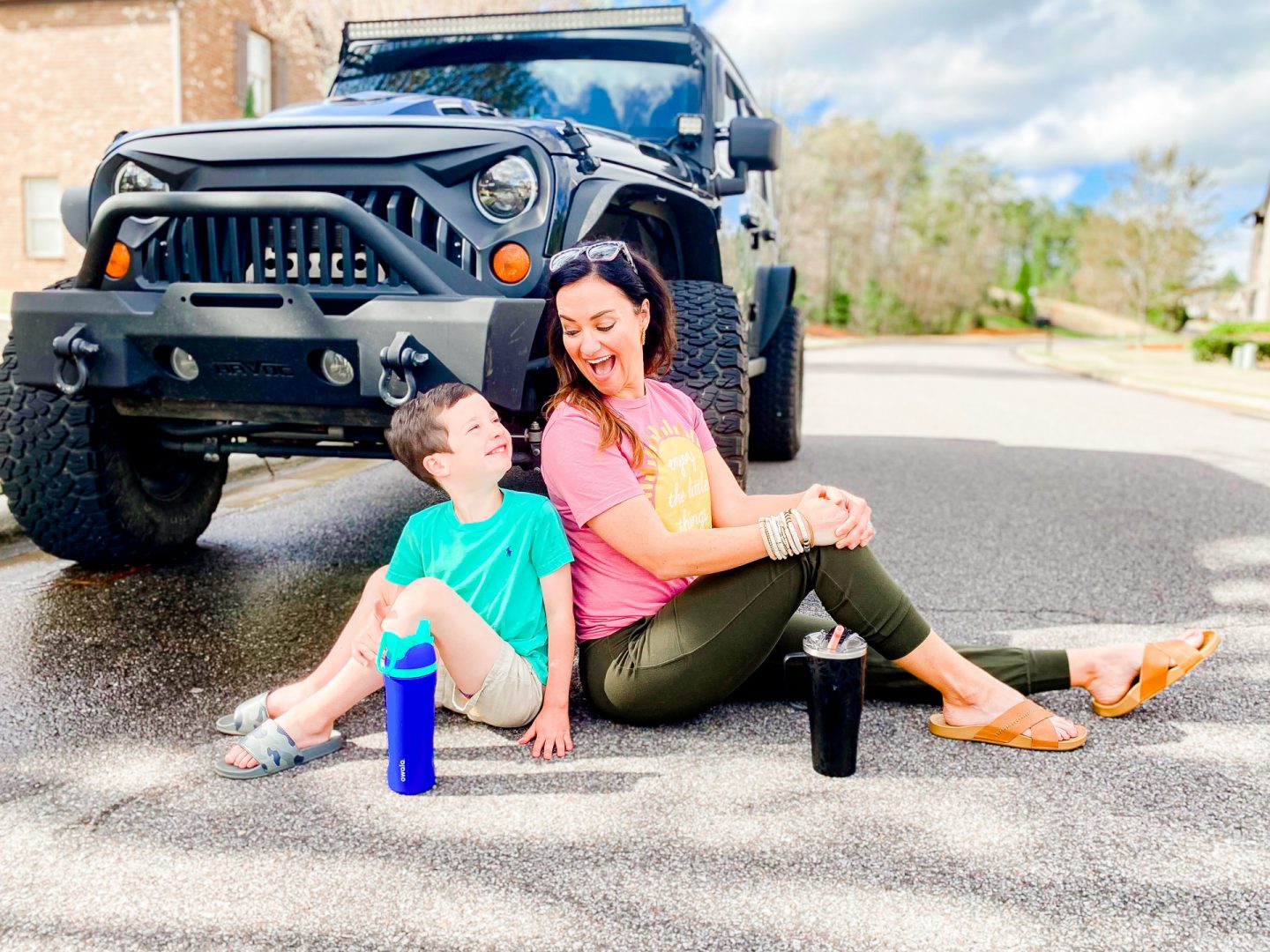 Mom + lifestyle blogger, My Life Well Loved, shares the best water bottles for kids! Click NOW to see what ideas she came up with!