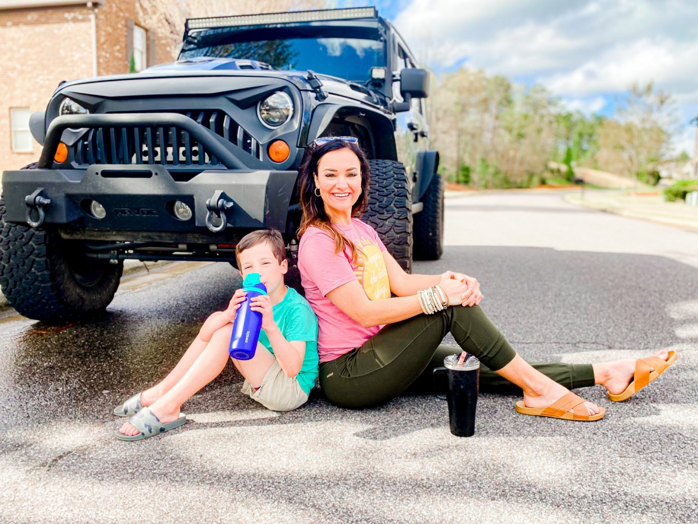 Mom + lifestyle blogger, My Life Well Loved, shares the best water bottles for kids! Click NOW to see what ideas she came up with!