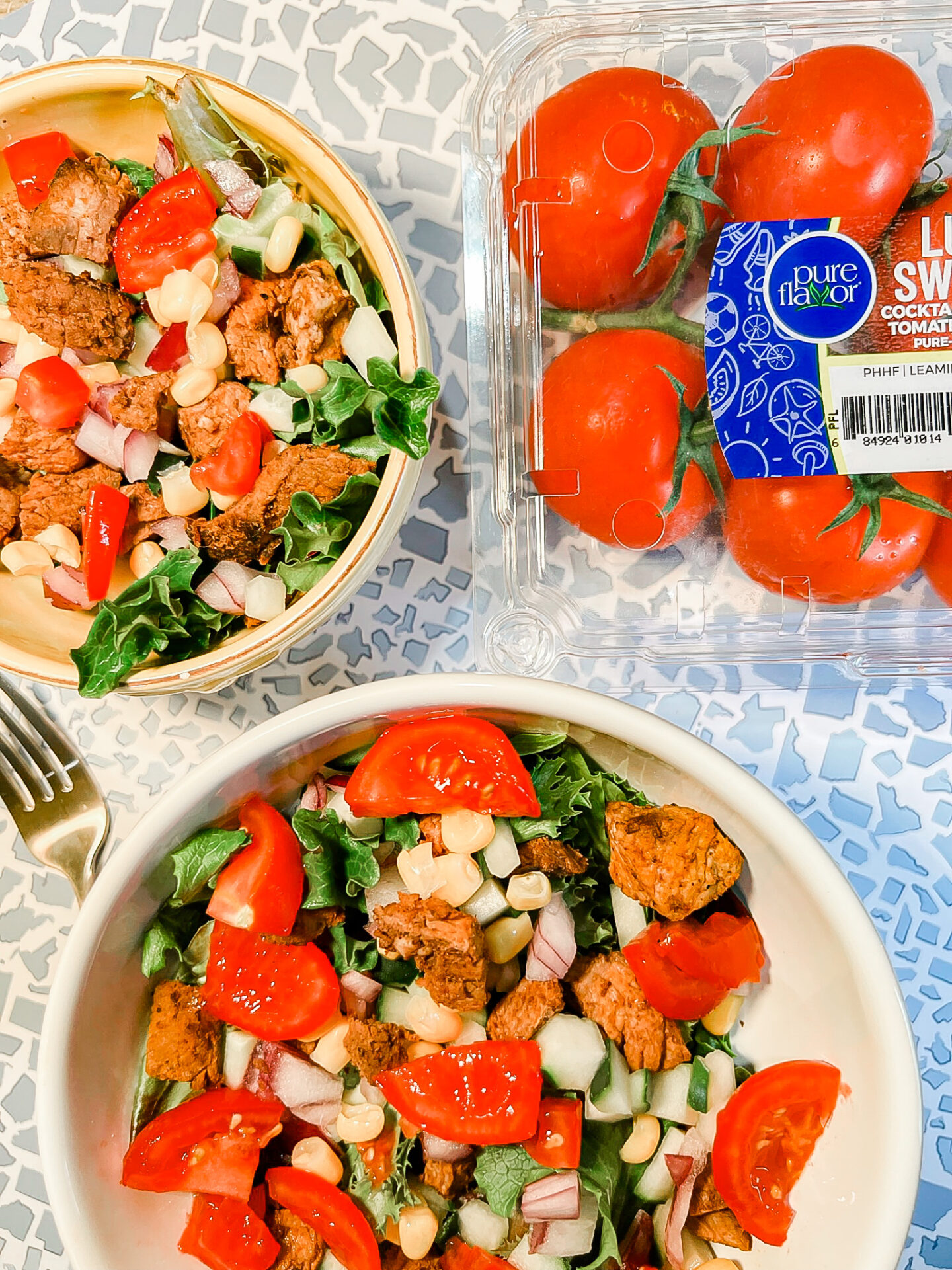 Health + lifestyle blogger, My Life Well Loved, shares her steak and tomato fall salad recipe! Click NOW to see the recipe!