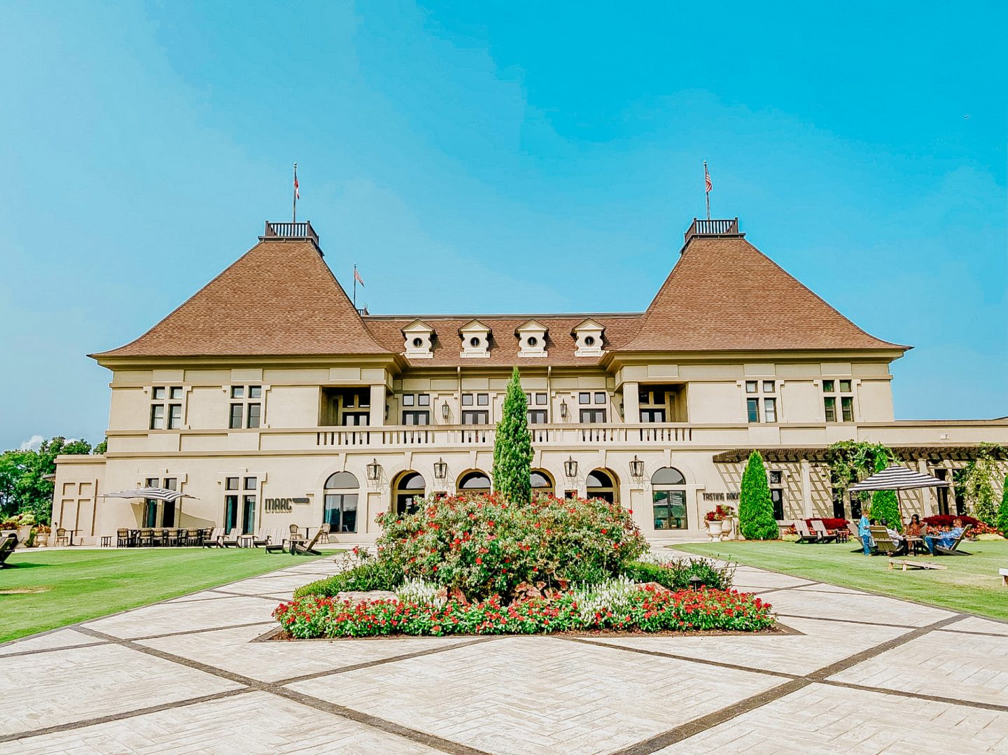 Travel + Lifestyle blogger, My Life Well Loved, shares the top 5 romantic things to do in Chateau Elan! Click NOW to learn more!