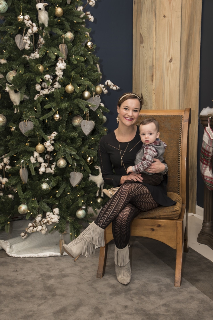How to Take Good Photos with Santa from Heather Brown of My Life Well Loved || Holiday Photos || Christmas Photo Tips with Santa