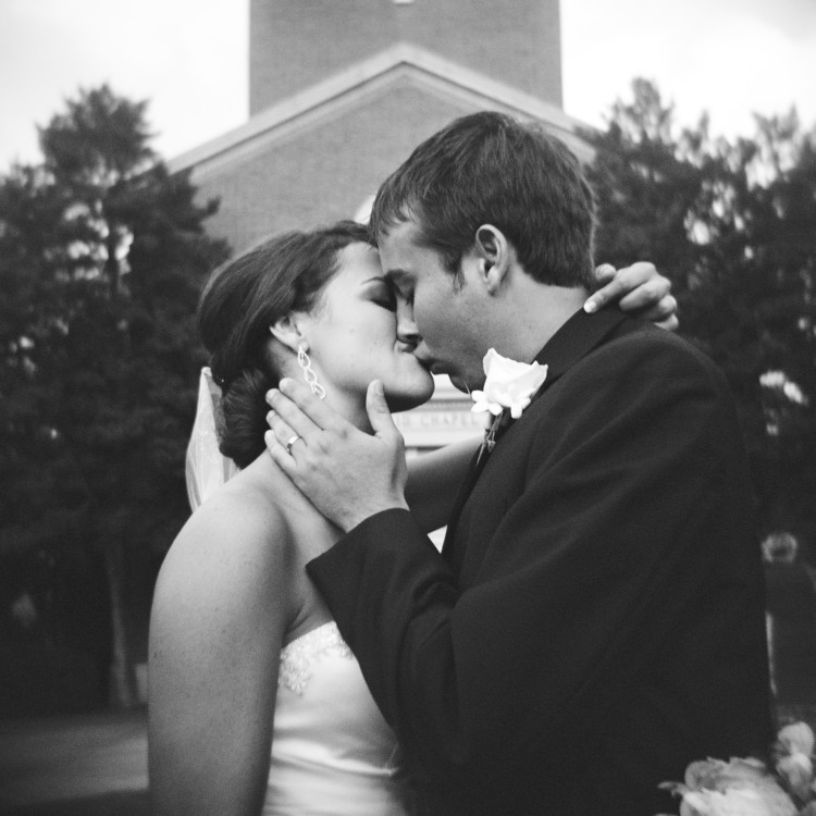 Wedding Picture Idea Heather Brown of My Life Well Loved || Most Prized Possessions