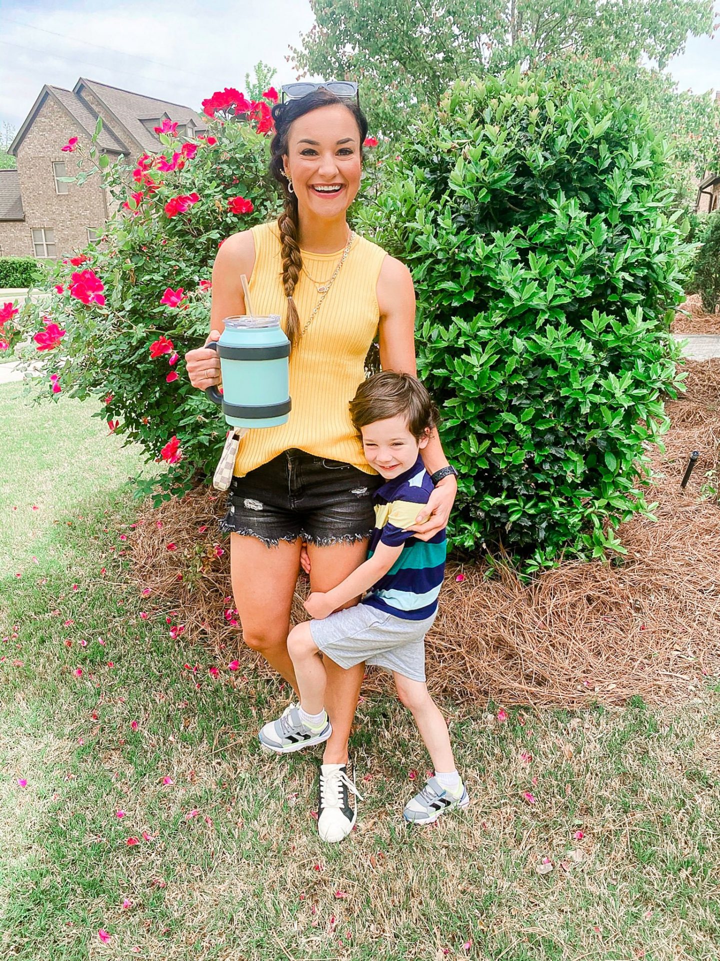 Mom + lifestyle blogger, My Life Well Loved, shares her top 10+ water bottles for moms! Click NOW to see and shop her favorites!