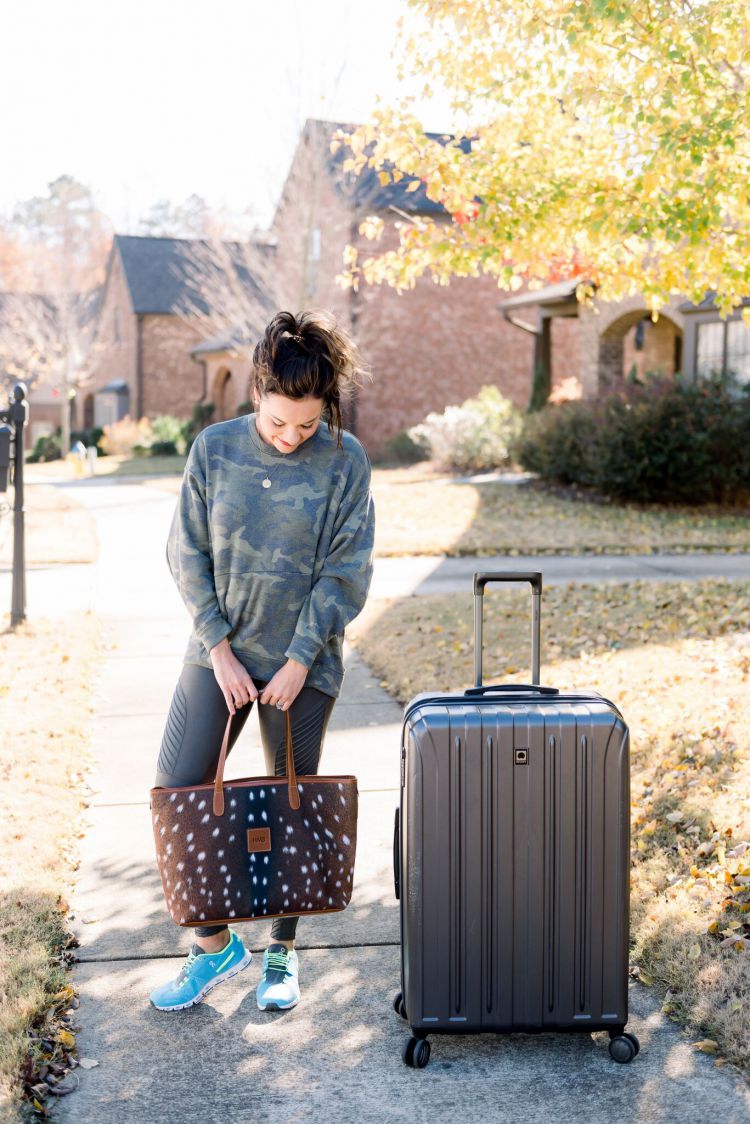 5 tips for traveling alone safely for business by Birmingham lifestyle blogger My Life Well Loved // #businesstrip #safetravel #flyingalone #pumpingwhiletraveling 